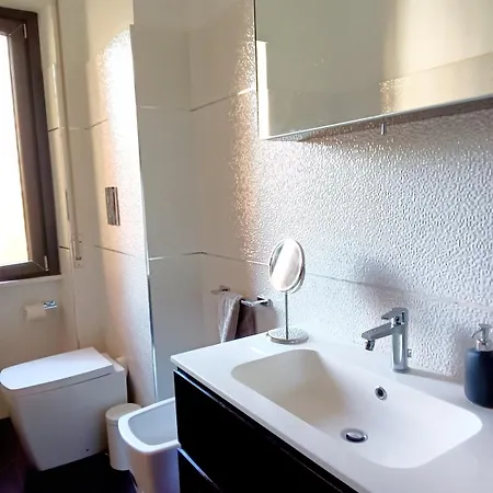 Urban Art Spacious And Modern Apartment Rome