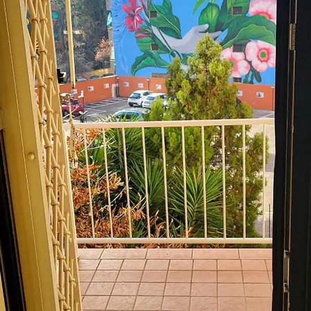 Urban Art Spacious And Modern ローマ